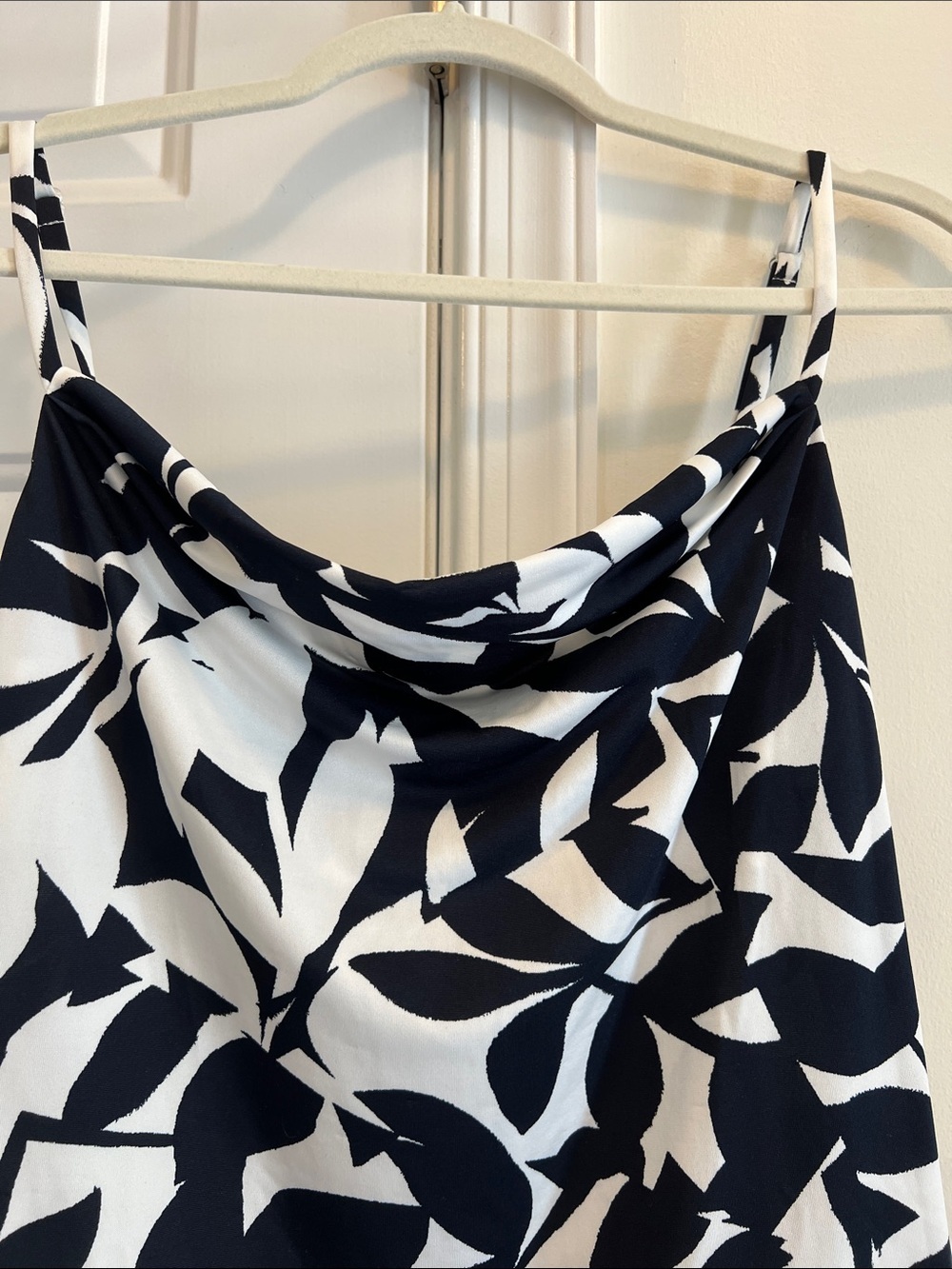 Fortune and Ivy Black Floral Cowl Neck Camisole Top Size M NWT - Picture 2 of 4